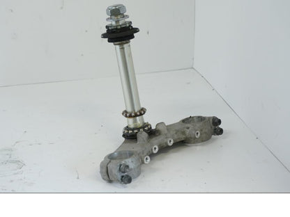 Baksidan på Gaffelkrona från en Honda XL 1000 V -1999 motorcykel.