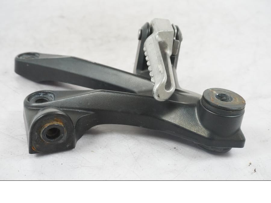 Snett nerifrån på Fotpinne från en Kawasaki ZZ-R 1400 -2009 motorcykel.