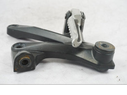 Snett nerifrån på Fotpinne från en Kawasaki ZZ-R 1400 -2009 motorcykel.