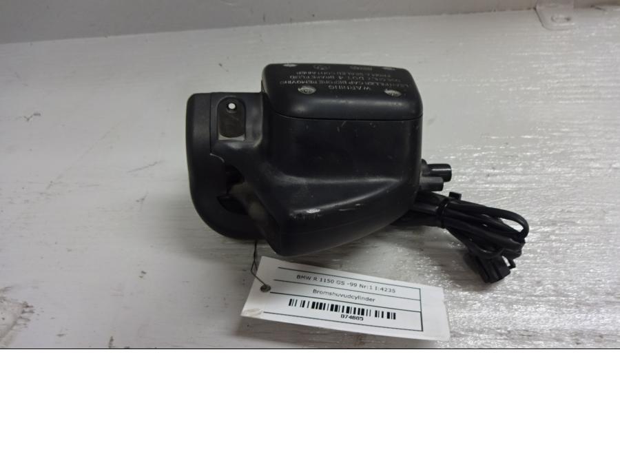 Framsidan på Bromshuvudcylinder från en BMW R 1150 GS -1999 motorcykel.