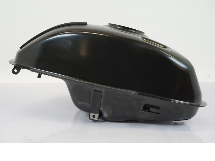 Höger sida på Bensintank från en Triumph Trident -2021 motorcykel.