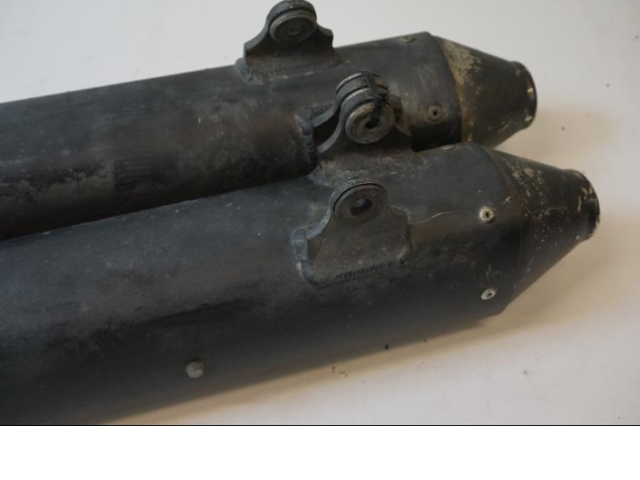 Höger sida på Ljuddämpare från en KTM 640 Duke -2001 motorcykel.