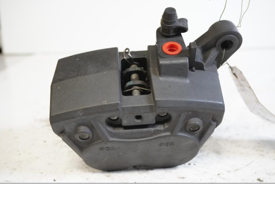 Baksidan på Bromsok från en BMW R 1200 C -2002 motorcykel.