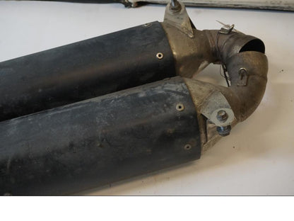 Snett nerifrån på Ljuddämpare från en KTM 640 Duke -2001 motorcykel.