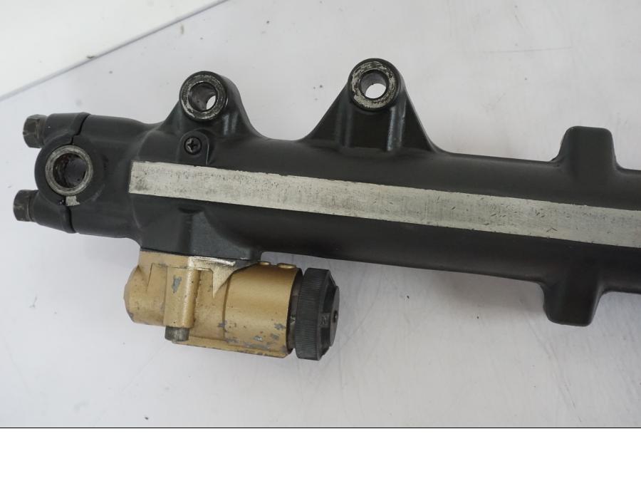 Vänster sida på Gaffelben från en Suzuki GSX 550 EF -1985 motorcykel.