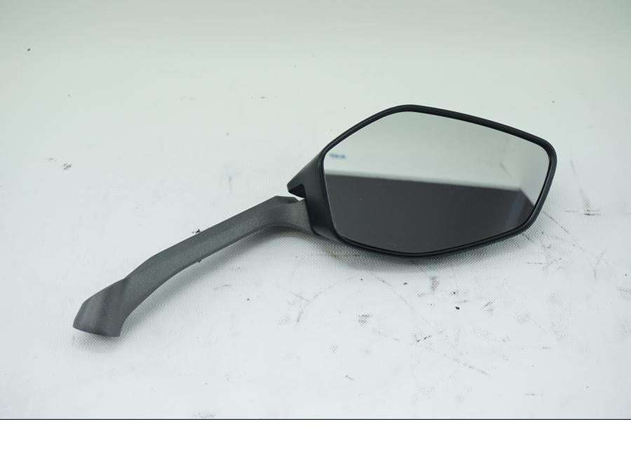 Framsidan på Backspegel från en Ducati Multistrada 1260 -2018 motorcykel.