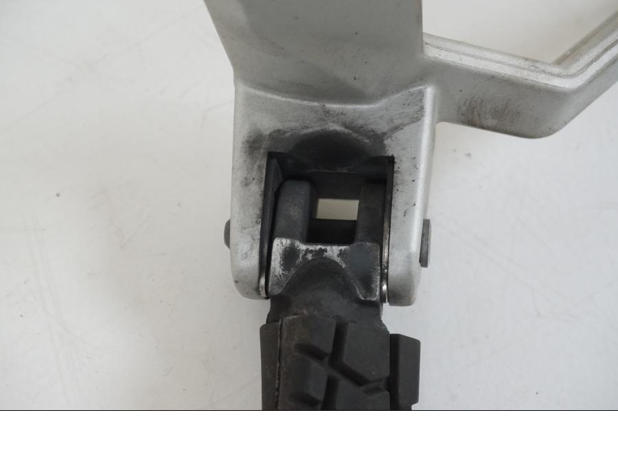 Extrabild1 på Fotpinnefäste från en KTM 990 SM -2009 motorcykel.