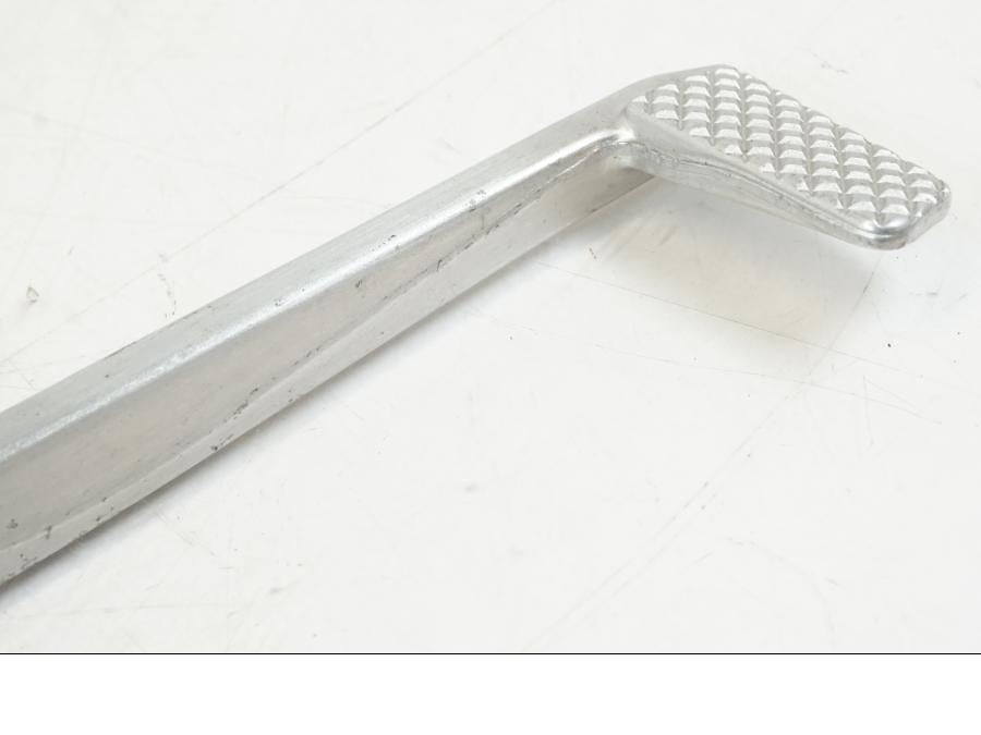 Höger sida på Bromspedal från en Yamaha YZF 1000 R1 -2009 motorcykel.