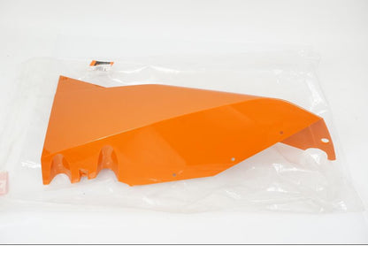 Framsidan på Sidkåpa från en KTM 690 SM -2008 motorcykel.