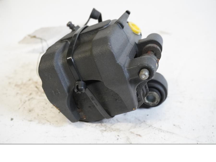 Baksidan på Bromsok från en Yamaha FZ1-SA -2008 motorcykel.