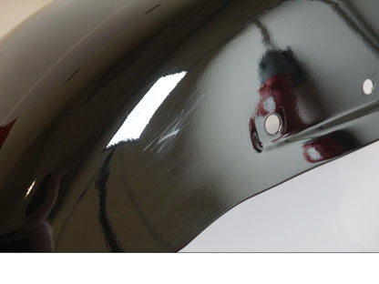 Snett uppifrån på Bakskärm från en H-D Fat Boy -2020 motorcykel.