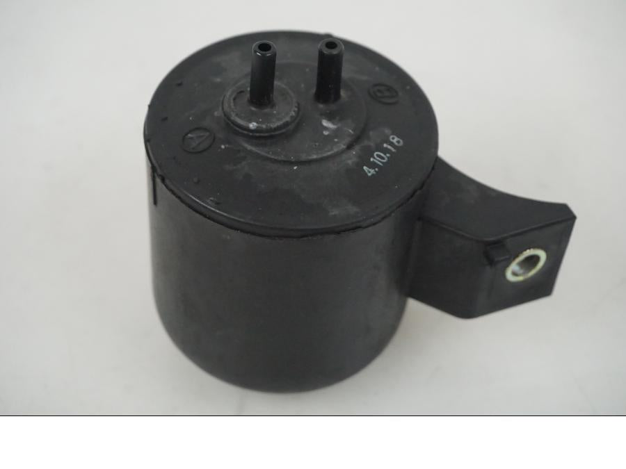 Vänster sida på Fuel Evap System från en Honda CBR 1000 -2005 motorcykel.