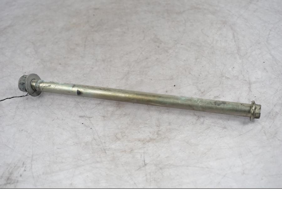 Framsidan på Axel från en Triumph Tiger Explorer -2016 motorcykel.