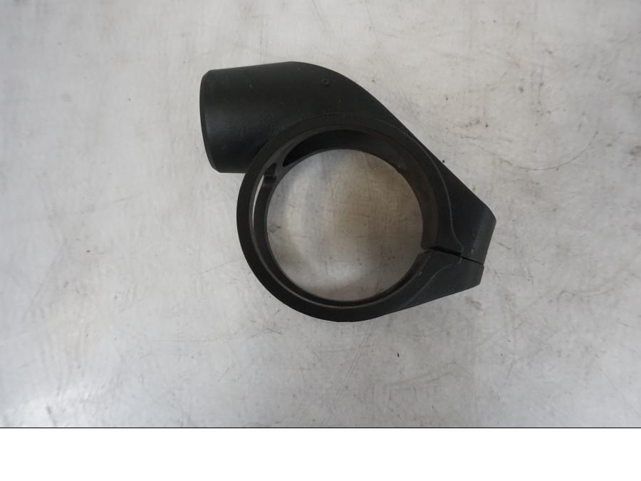 Höger sida på Blinkersfäste från en KTM 1290 Super Duke R -2023 motorcykel.