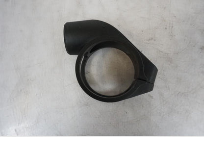 Höger sida på Blinkersfäste från en KTM 1290 Super Duke R -2023 motorcykel.