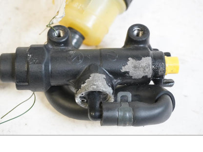 Baksidan på Bromshuvudcylinder från en Kawasaki ZX-10R -2008 motorcykel.