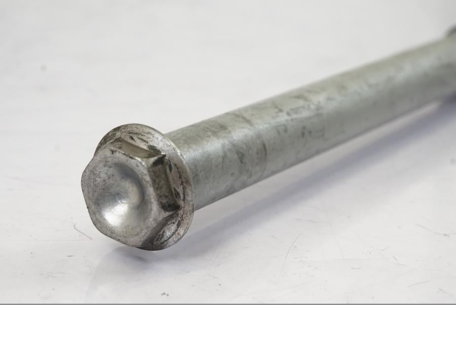 Baksidan på Axel från en Honda NT 700 -2008 motorcykel.