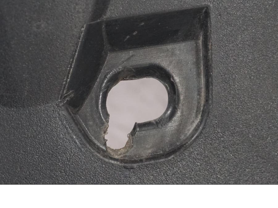 Snett nerifrån på Ramskydd från en Triumph Tiger Explorer -2013 motorcykel.