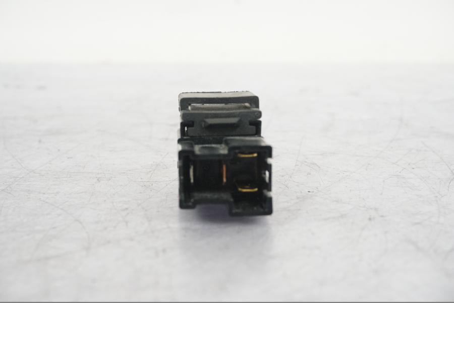 Vänster sida på Relä från en Yamaha MT 125 -2017 motorcykel.