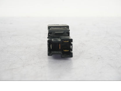 Vänster sida på Relä från en Yamaha MT 125 -2017 motorcykel.