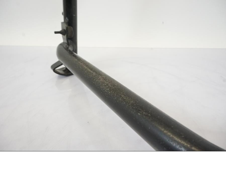 Vänster sida på Centralstöd från en BMW S 1000 XR -2019 motorcykel.