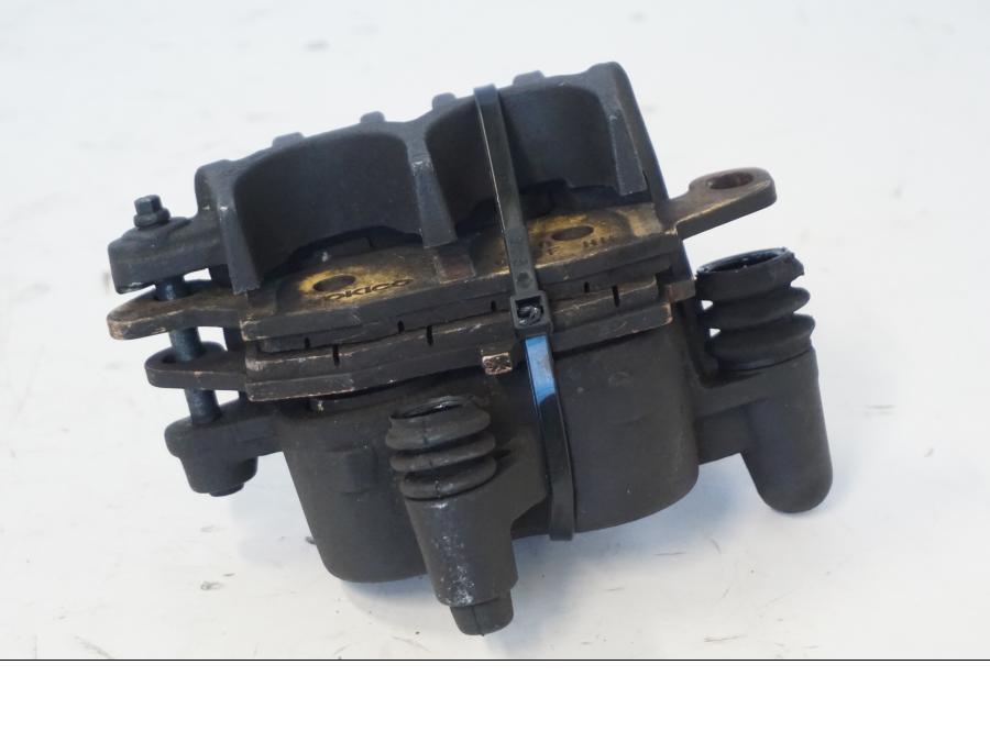 Snett nerifrån på Bromsok från en Kawasaki ER-6N -2012 motorcykel.