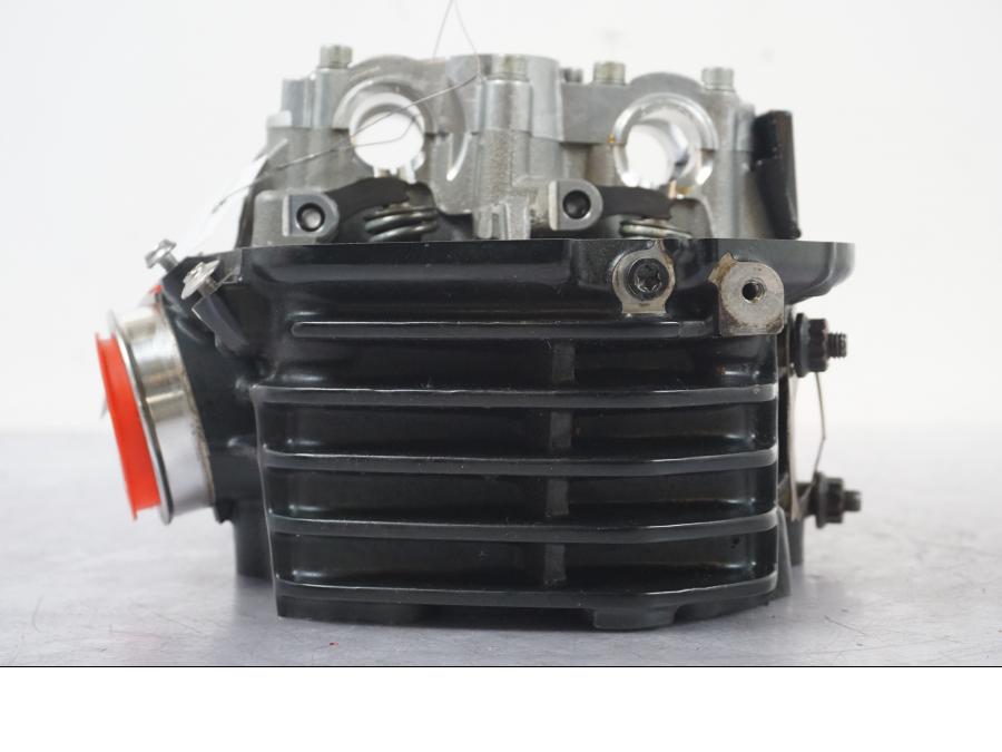 Höger sida på Topplock från en BMW R 1200 GSA -2014 motorcykel.