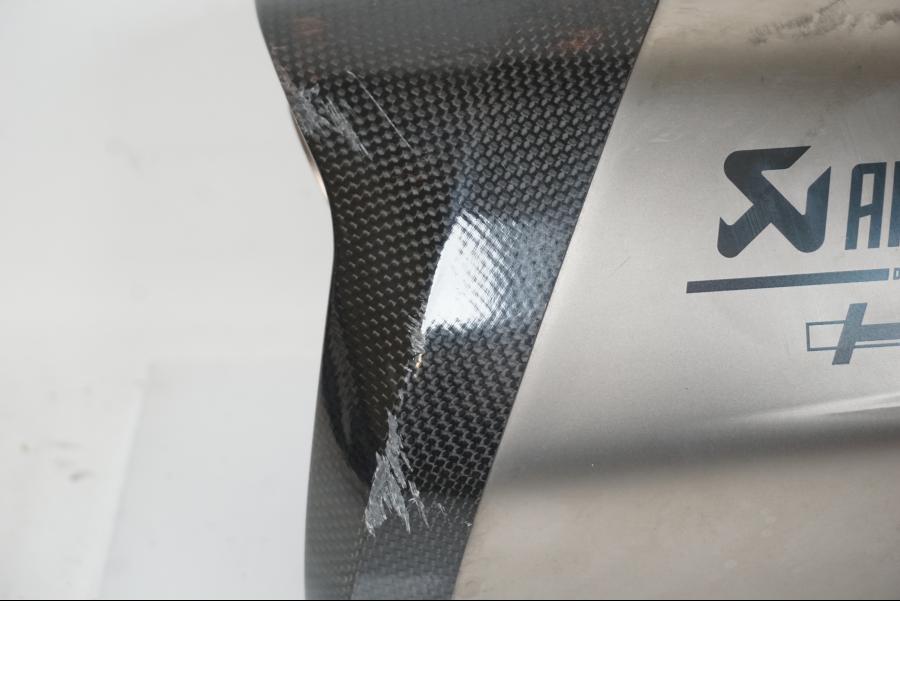 Baksidan på Ljuddämpare Sport från en BMW S 1000 R -2018 motorcykel.