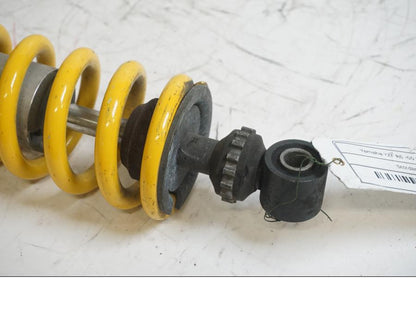 Baksidan på Stötdämpare från en Yamaha YZF R6 -2000 motorcykel.