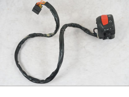 Framsidan på Styrelreglage från en Suzuki SV 650 -1999 motorcykel.