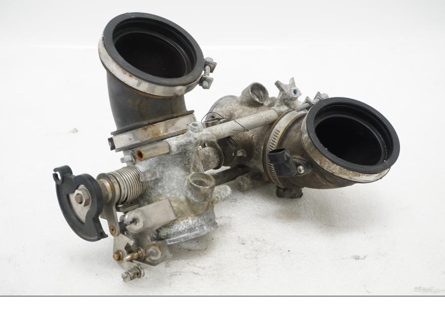 Framsidan på Spjällhus från en Ducati Monster 696 -2010 motorcykel.