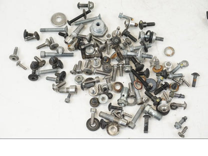 Baksidan på Skruv / Mutter etc från en Aprilia Tuono V4R -2011 motorcykel.