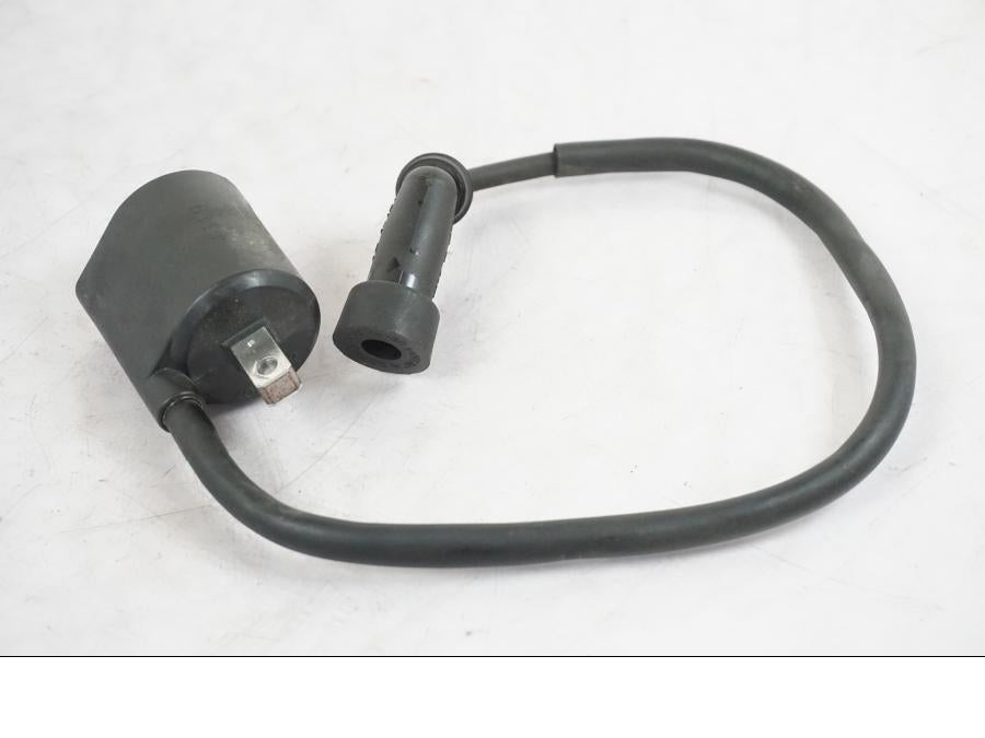 Höger sida på Tändspole från en Yamaha XVS 1100 -2004 motorcykel.