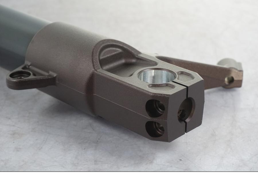 Vänster sida på Gaffelben från en Yamaha V-Max 1700 -2009 motorcykel.