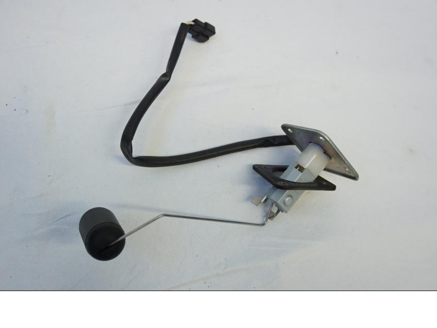 Framsidan på Bensintankgivare från en Kawasaki VN 900 -2006 motorcykel.