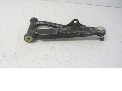 Baksidan på Länkarm från en Suzuki LTA 750 XP E -2009 motorcykel.