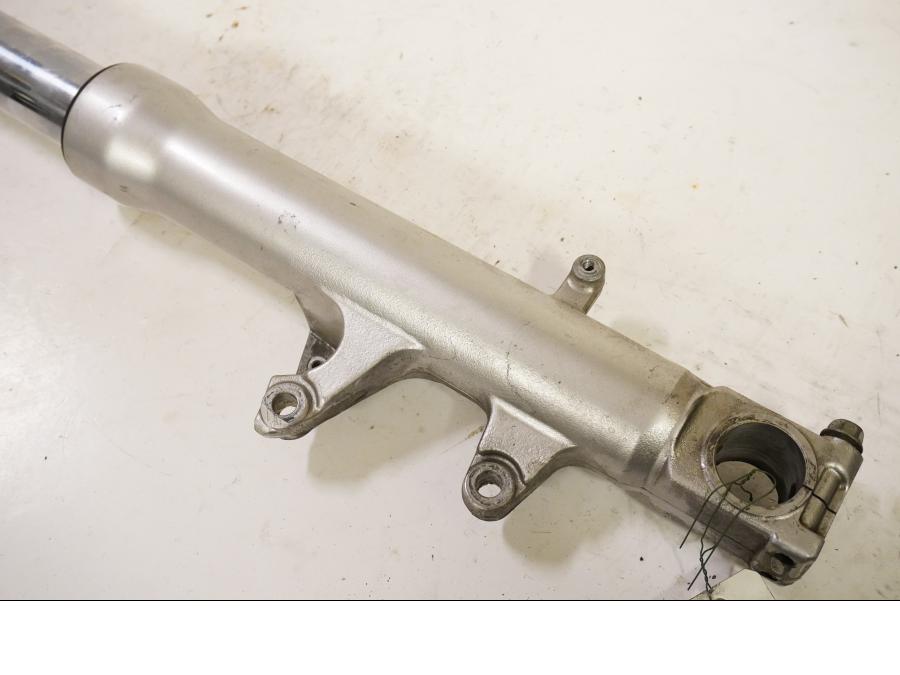 Baksidan på Gaffelben från en Suzuki GSX-R 600 -1997 motorcykel.