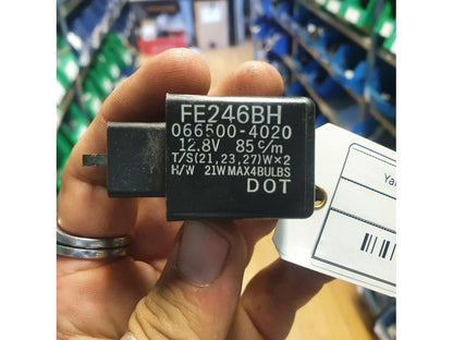 Framsidan på Blinkersrelä från en Yamaha XV 1100 -1996 motorcykel.