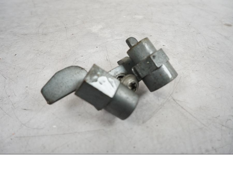 Framsidan på Bromsfördelare från en BMW R 850 R -2004 motorcykel.