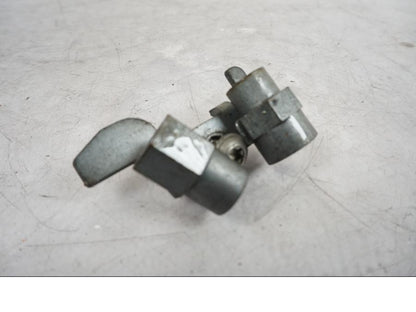 Framsidan på Bromsfördelare från en BMW R 850 R -2004 motorcykel.