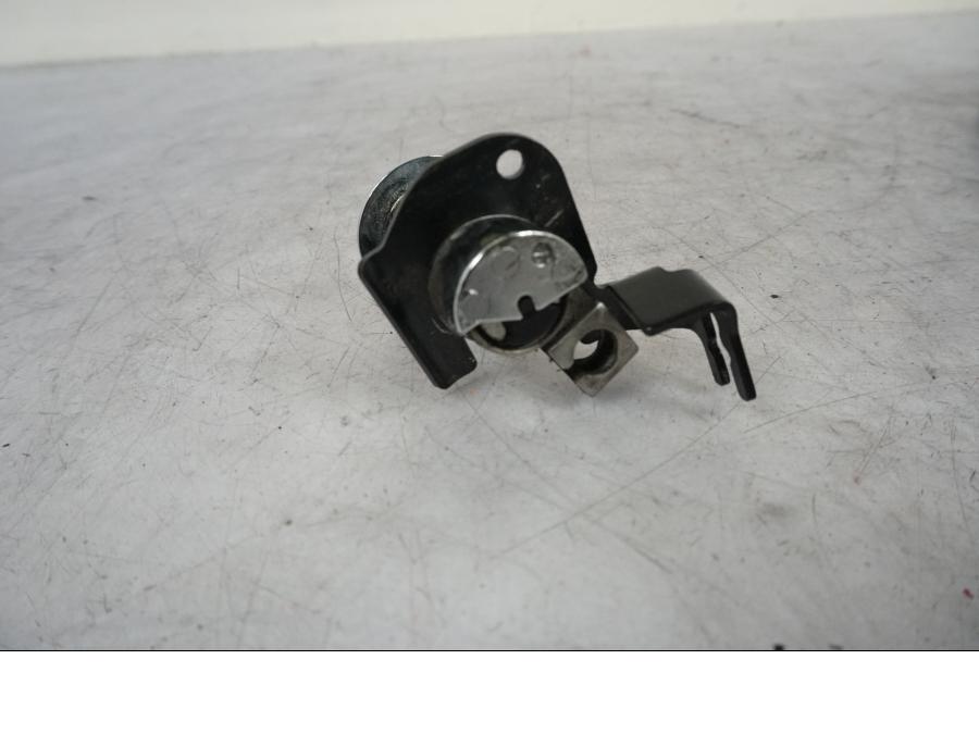 Snett nerifrån på Låssats från en Triumph Bonneville T120 -2021 motorcykel.