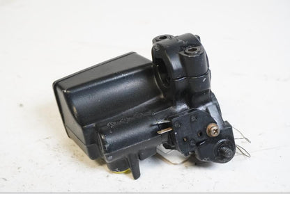 Höger sida på Bromshuvudcylinder från en Yamaha FZ-S 600 -1999 motorcykel.