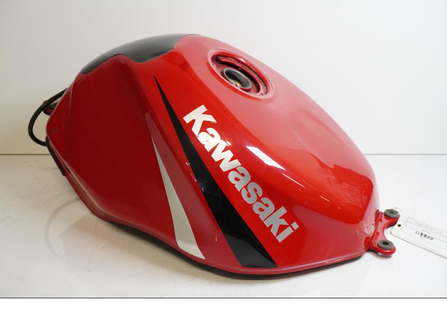 Framsidan på Bensintank från en Kawasaki ZX-6R -1999 motorcykel.