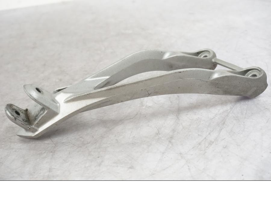 Baksidan på Fotpinnefäste från en Kawasaki ZX-6R -2006 motorcykel.