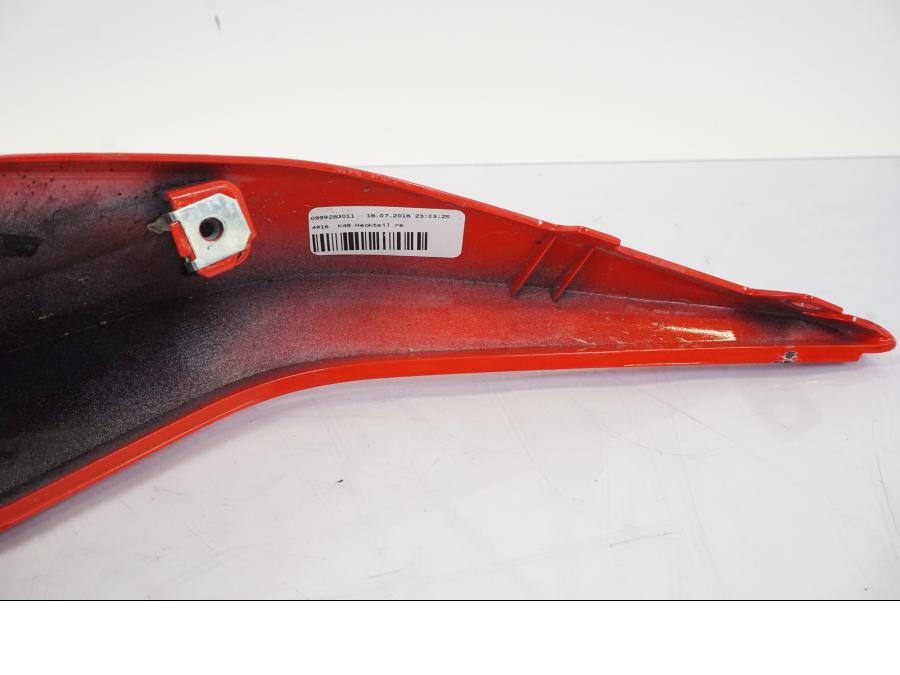 Snett uppifrån på Bakvinge från en BMW S 1000 XR -2019 motorcykel.