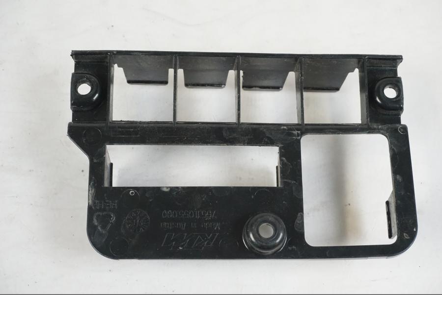 Snett uppifrån på Säkringshållare från en Husqvarna 701 SUPERMOTO ABS -2016 motorcykel.