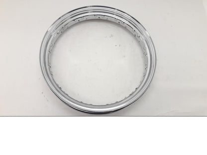 Höger sida på Fälg från en Honda VT 1100 C -1998 motorcykel.