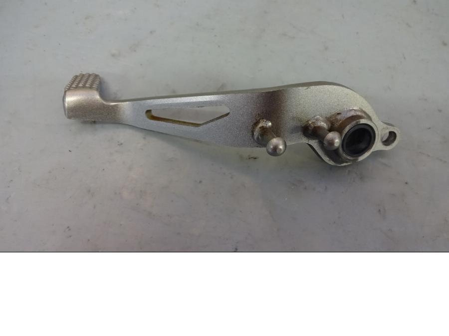 Baksidan på Bromspedal från en Kawasaki Z 1000 -2018 motorcykel.