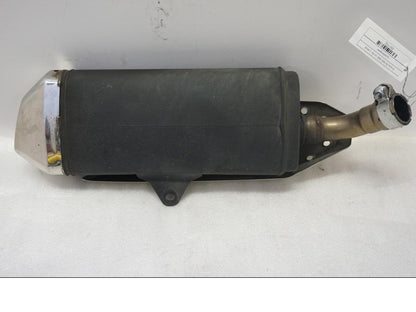 Baksidan på Ljuddämpare från en Suzuki SV 650 -2016 motorcykel.