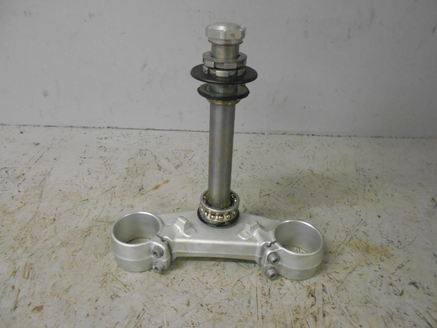 Framsidan på Gaffelkrona från en Triumph Tiger 800 -2016 motorcykel.